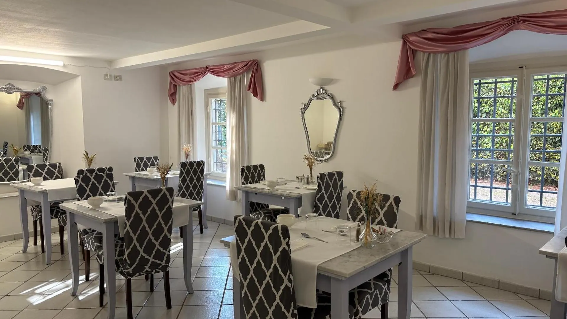 Villa Agnese B&B Lucca 4*,  Italy